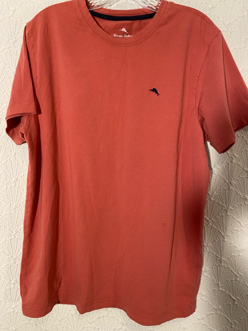 Tommy Bahama Coral Short-Sleeve Crewneck Tee with Navy Dolphin Logo Men’s Med